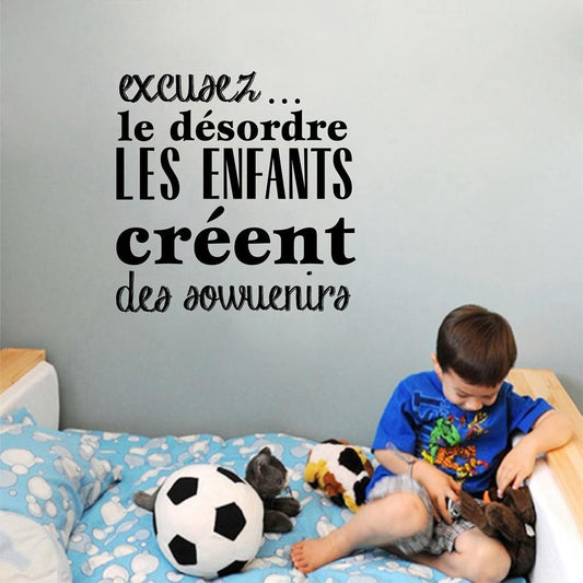 Sticker mural - Excusez le désordre les enfants créent des souvenirs | sticker mural | STIKEO.COM